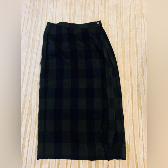 GAP Dresses & Skirts - Like new gorgeous Gap size 14 green and black long Plaid Skirt